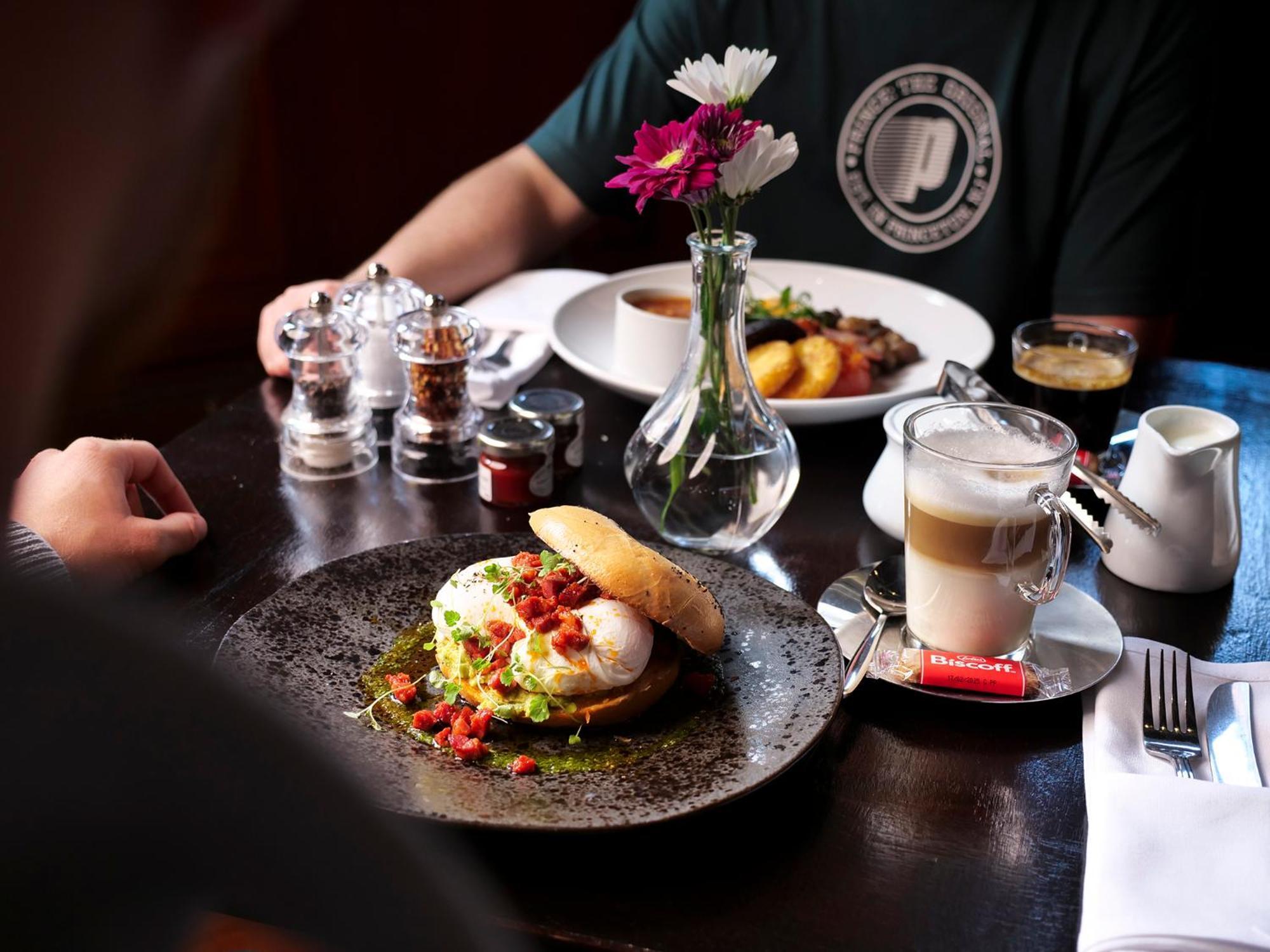 The Georgian Swansea Hotel Bagian luar foto